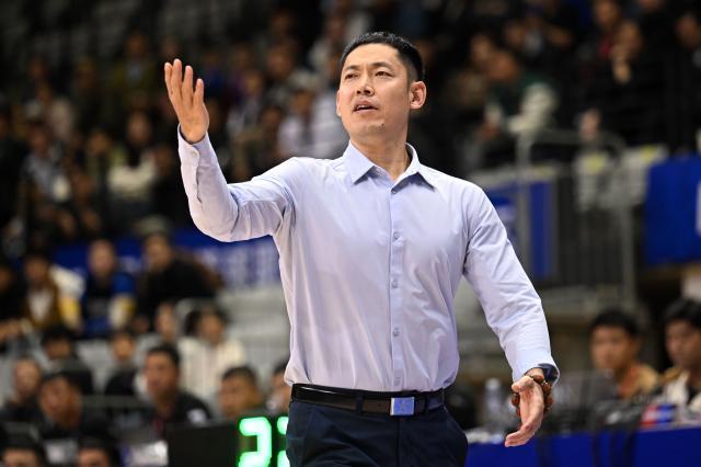 kaiyun-啃下决战从小组顺利突围 张庆鹏篮球哲学的胜利