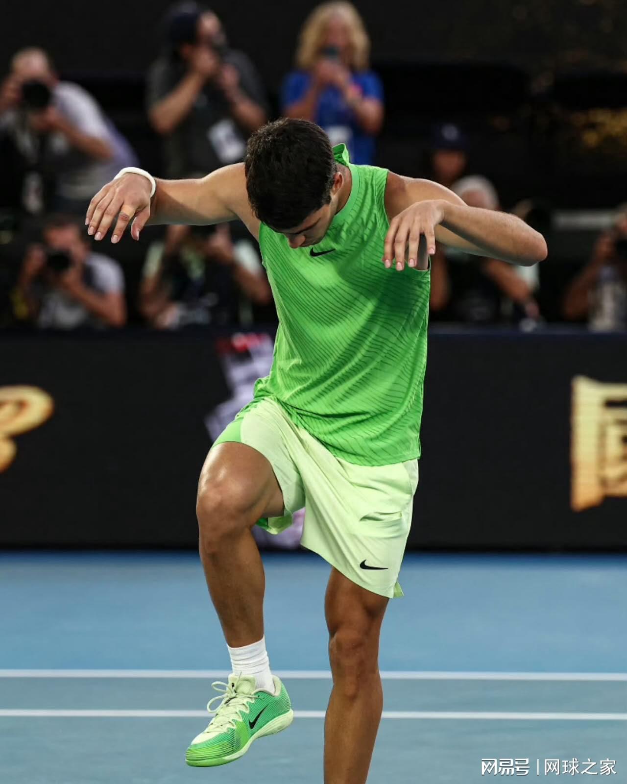 开云APP-有人正年轻，也有人从未老去！德约阿卡是网球之幸！